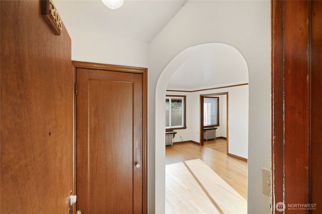 8008 Greenwood Avenue N, Seattle, WA 98103