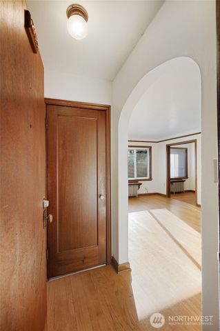 8008 Greenwood Avenue N, Seattle, WA 98103