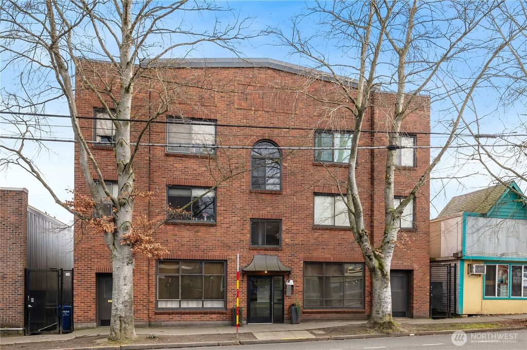 8008 Greenwood Avenue N, Seattle, WA 98103