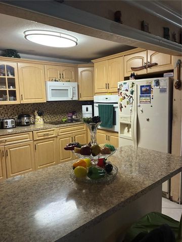 2530 W 60th Pl 103-17, Hialeah, FL 33016