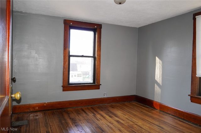 48 20th Street SW, Barberton, OH 44203