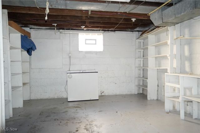 48 20th Street SW, Barberton, OH 44203