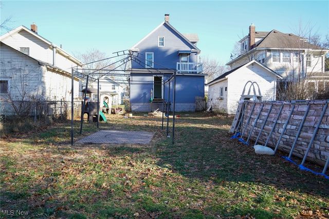 48 20th Street SW, Barberton, OH 44203