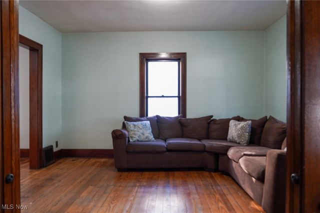 48 20th Street SW, Barberton, OH 44203