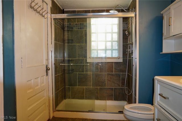 48 20th Street SW, Barberton, OH 44203