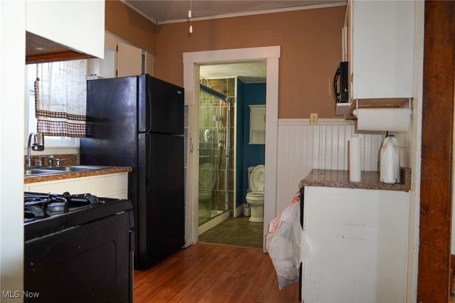 48 20th Street SW, Barberton, OH 44203