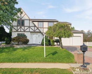 4 Victoria Way, South Brunswick, NJ 08824
