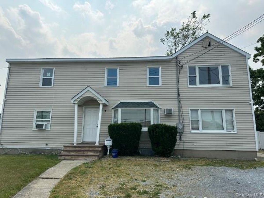 34 Paula Drive, Farmingdale, NY 11735