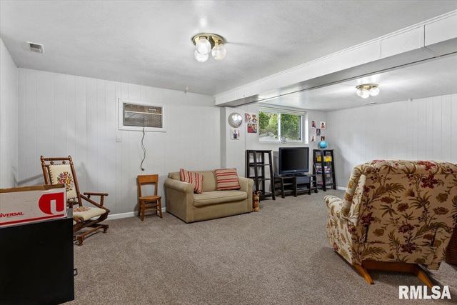62 N OXFORD Road, Springfield, IL 62702
