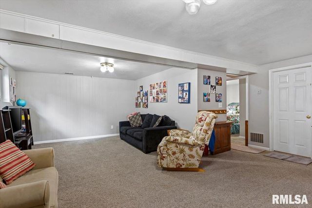 62 N OXFORD Road, Springfield, IL 62702