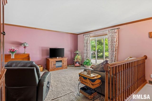 62 N OXFORD Road, Springfield, IL 62702