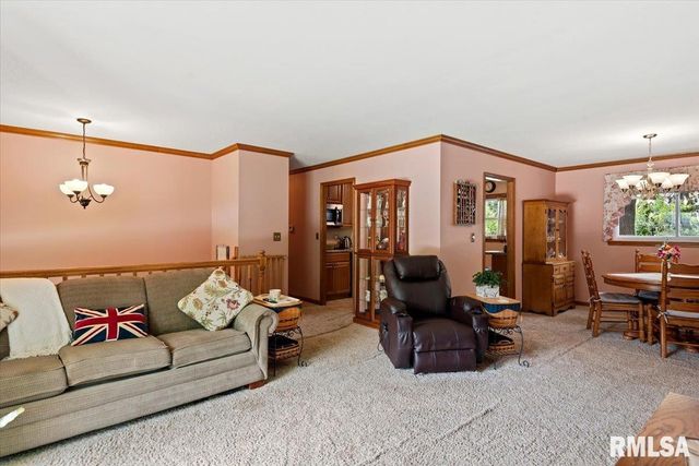 62 N OXFORD Road, Springfield, IL 62702