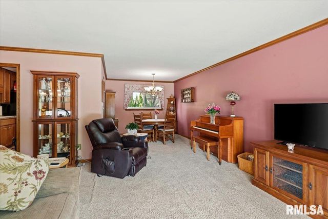 62 N OXFORD Road, Springfield, IL 62702