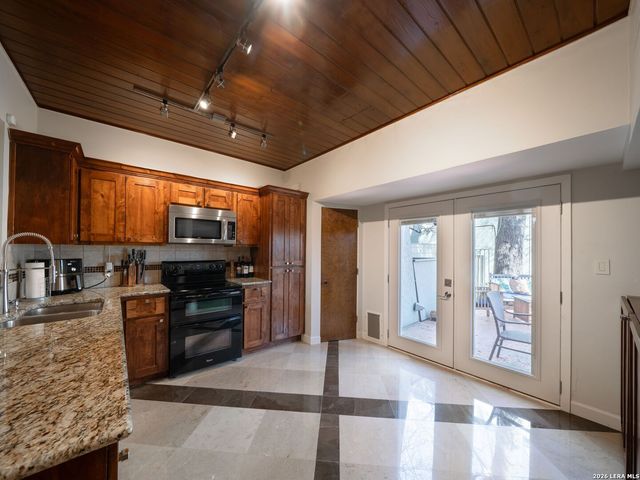 3102 Eisenhauer Rd Apt C26, San Antonio, TX 78209