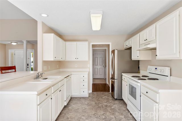 279 Stonehollow Road, Fletcher, NC 28732