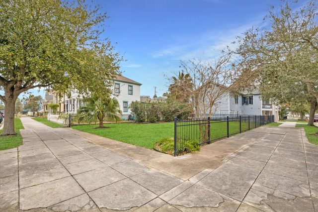 1627 Winnie Street, Galveston, TX 77550