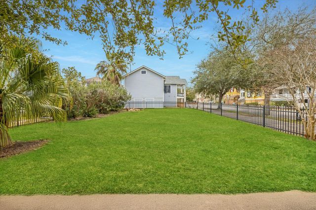 1627 Winnie Street, Galveston, TX 77550