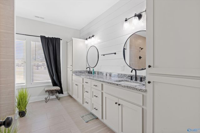 15100 York Lane, Athens, AL 35611