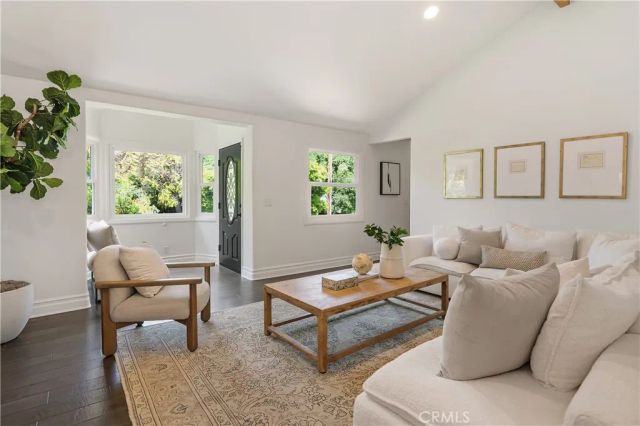 4080 Meadow Lark, Calabasas, CA 91302