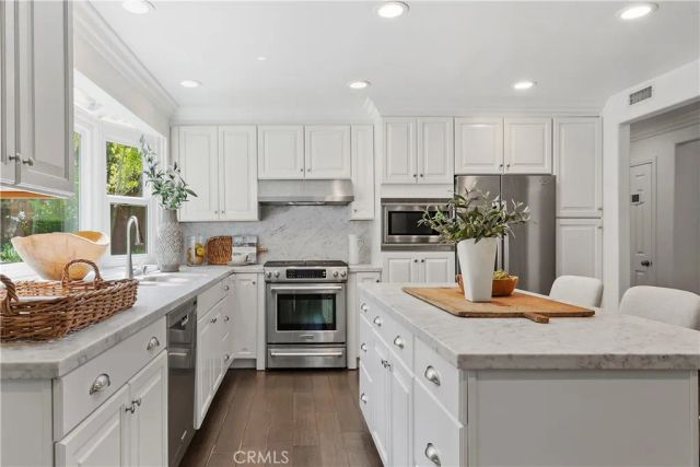 4080 Meadow Lark, Calabasas, CA 91302