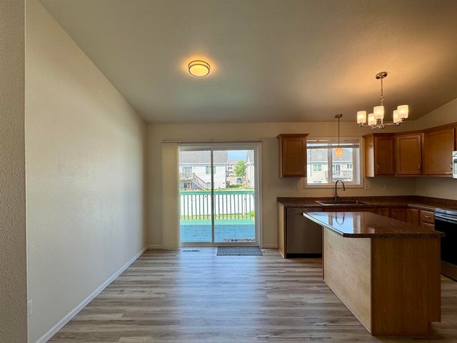 71 NE Mulberry Loop, Minot, ND 58703
