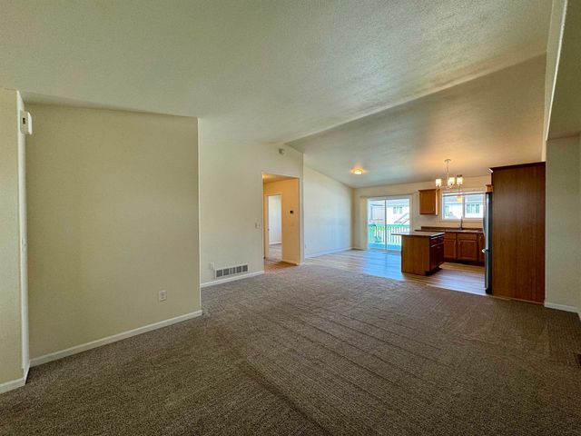 71 NE Mulberry Loop, Minot, ND 58703
