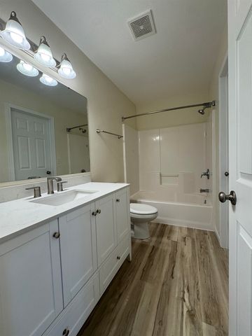 71 NE Mulberry Loop, Minot, ND 58703