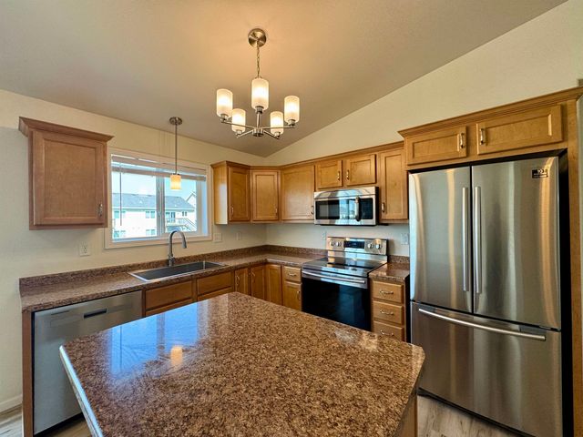 71 NE Mulberry Loop, Minot, ND 58703
