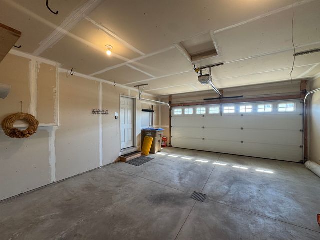 71 NE Mulberry Loop, Minot, ND 58703