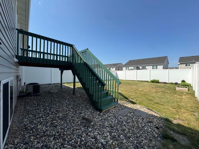 71 NE Mulberry Loop, Minot, ND 58703