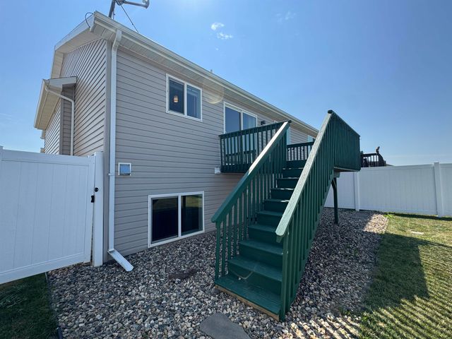 71 NE Mulberry Loop, Minot, ND 58703