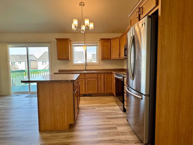 71 NE Mulberry Loop, Minot, ND 58703