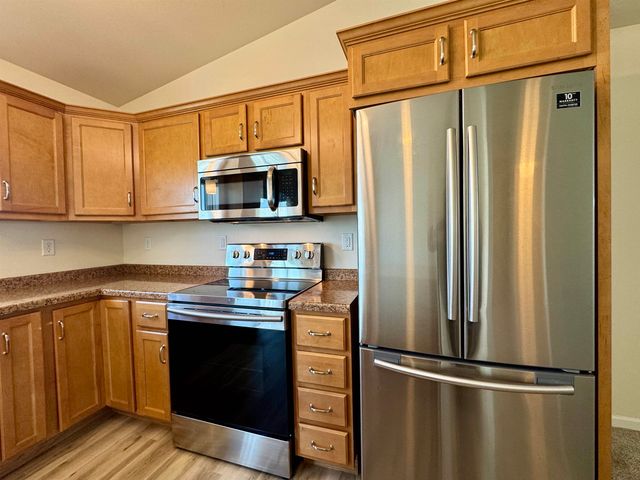 71 NE Mulberry Loop, Minot, ND 58703