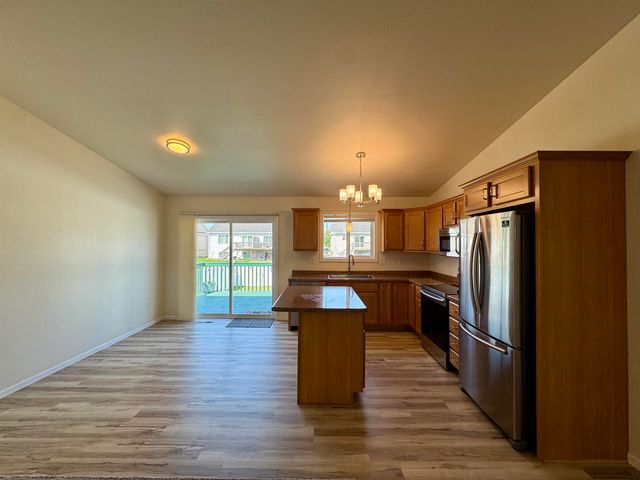 71 NE Mulberry Loop, Minot, ND 58703