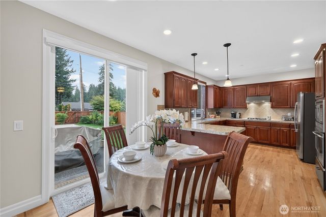25528 Lake Wilderness Place SE, Maple Valley, WA 98038