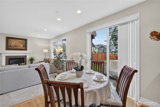 25528 Lake Wilderness Place SE, Maple Valley, WA 98038