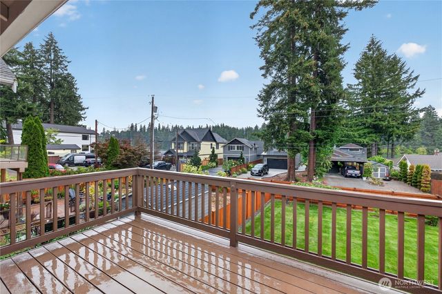 25528 Lake Wilderness Place SE, Maple Valley, WA 98038