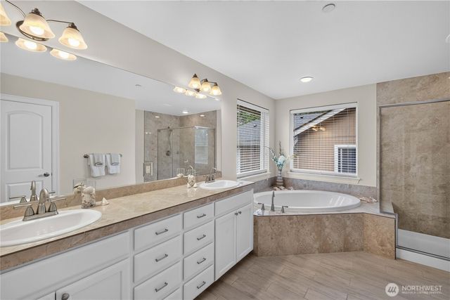 25528 Lake Wilderness Place SE, Maple Valley, WA 98038