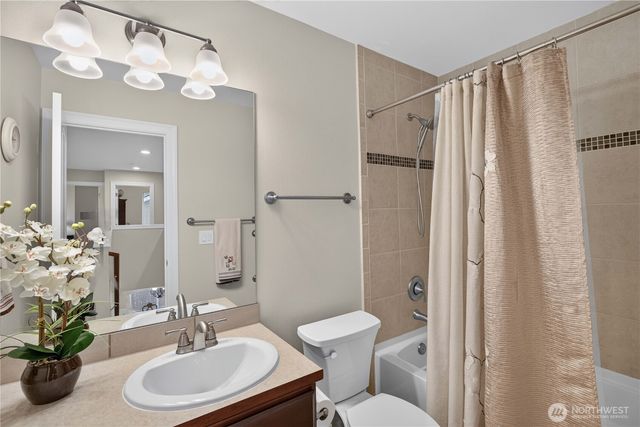 25528 Lake Wilderness Place SE, Maple Valley, WA 98038