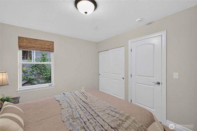 25528 Lake Wilderness Place SE, Maple Valley, WA 98038