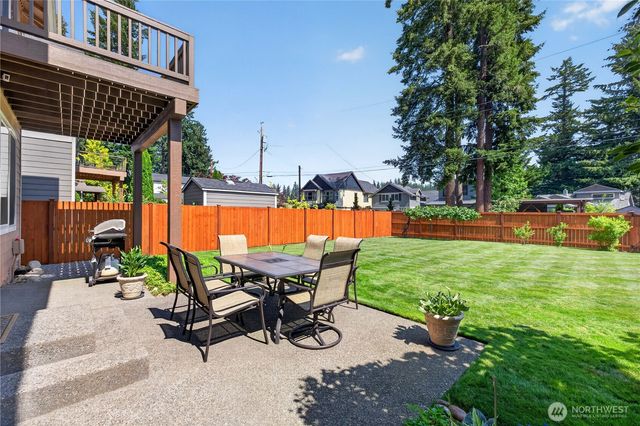 25528 Lake Wilderness Place SE, Maple Valley, WA 98038