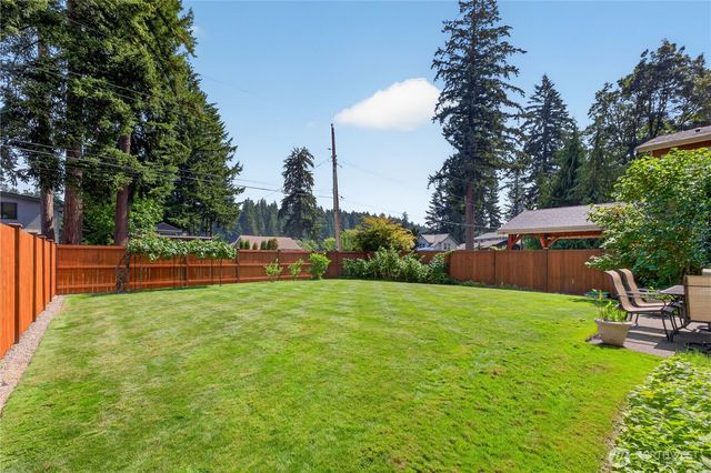 25528 Lake Wilderness Place SE, Maple Valley, WA 98038
