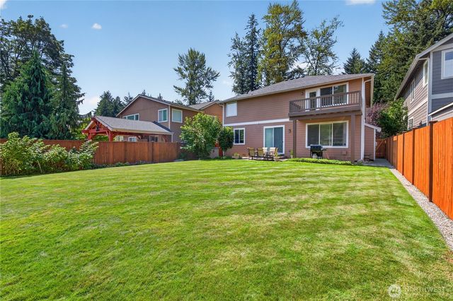 25528 Lake Wilderness Place SE, Maple Valley, WA 98038