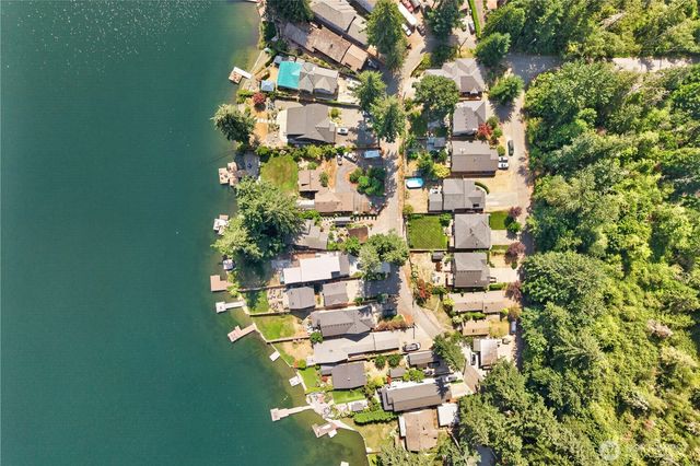 25528 Lake Wilderness Place SE, Maple Valley, WA 98038