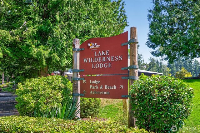 25528 Lake Wilderness Place SE, Maple Valley, WA 98038