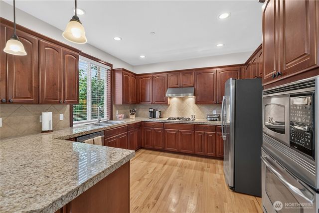 25528 Lake Wilderness Place SE, Maple Valley, WA 98038