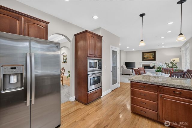 25528 Lake Wilderness Place SE, Maple Valley, WA 98038