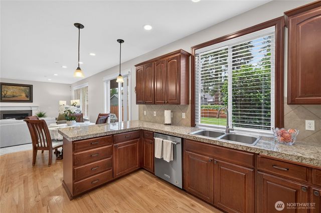 25528 Lake Wilderness Place SE, Maple Valley, WA 98038