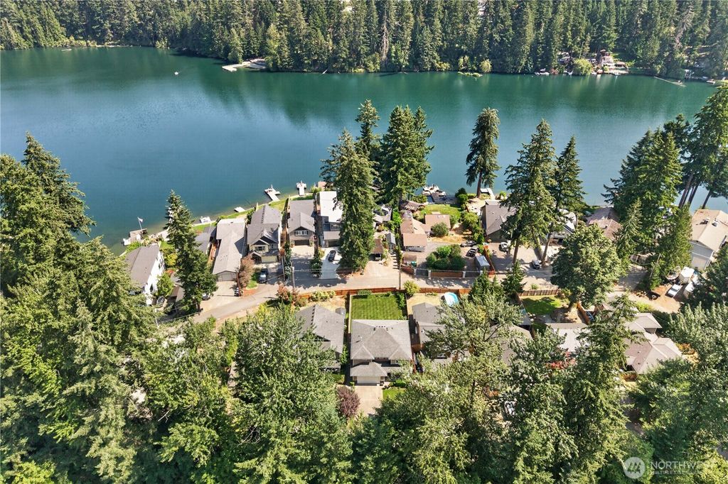 25528 Lake Wilderness Place SE, Maple Valley, WA 98038
