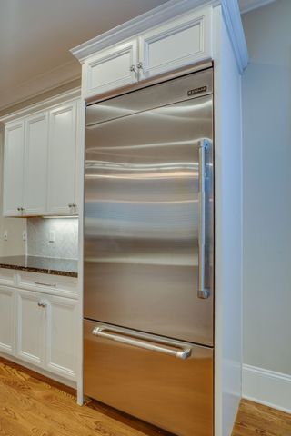 2424A Abbott Martin Rd, Nashville, TN 37215